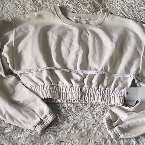 🇺🇸 GOOD AMERICAN Cream Cropped Sweatshirt SZ Large - Picture 7 of 9